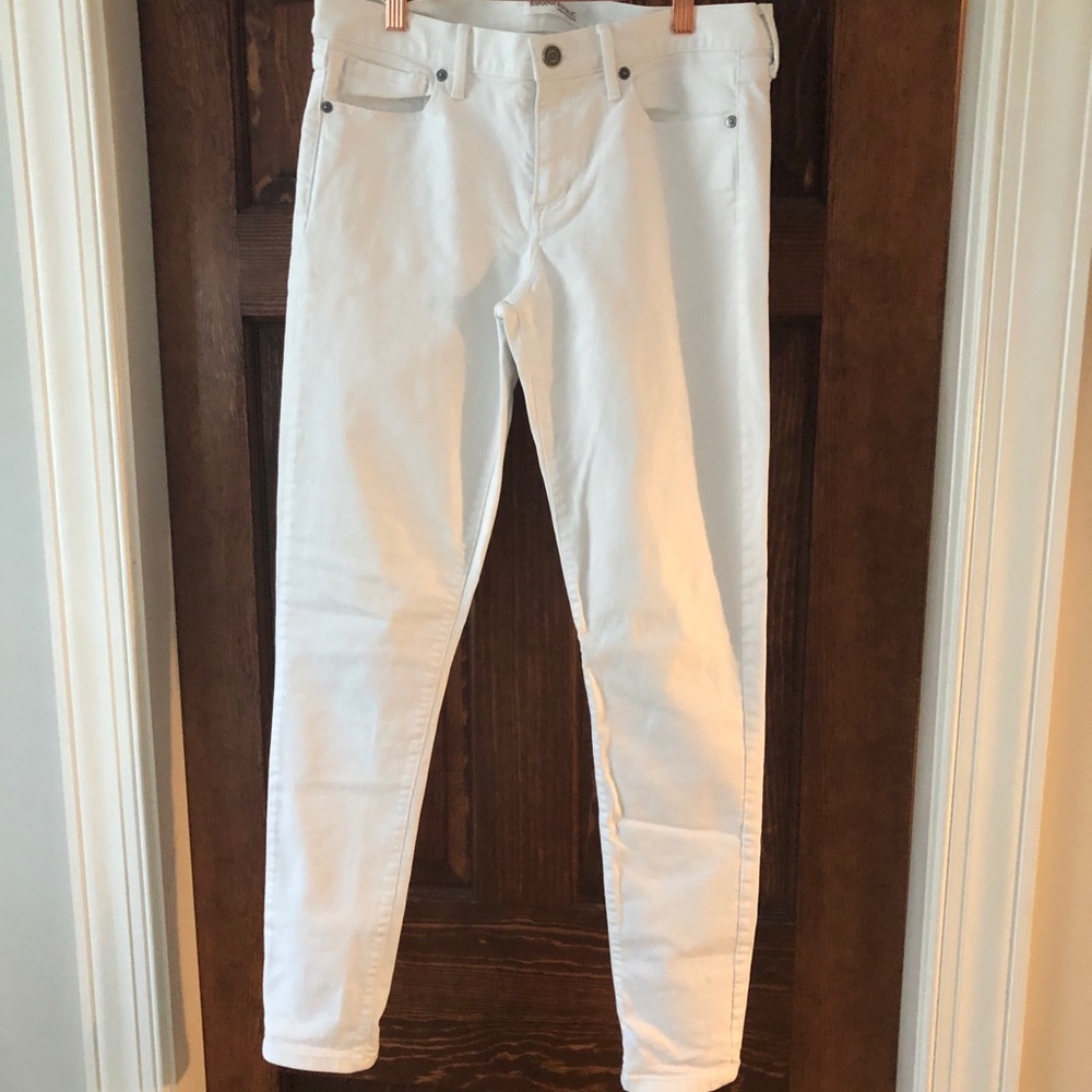 White stretch Banana Republic jeans 👖